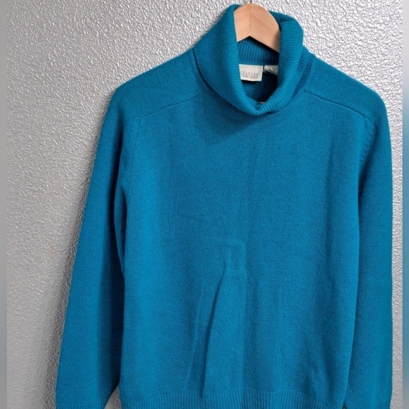 Lambs Wool Angora & Rabbit Hair Turtleneck  Sweater - Picture 5 of 6